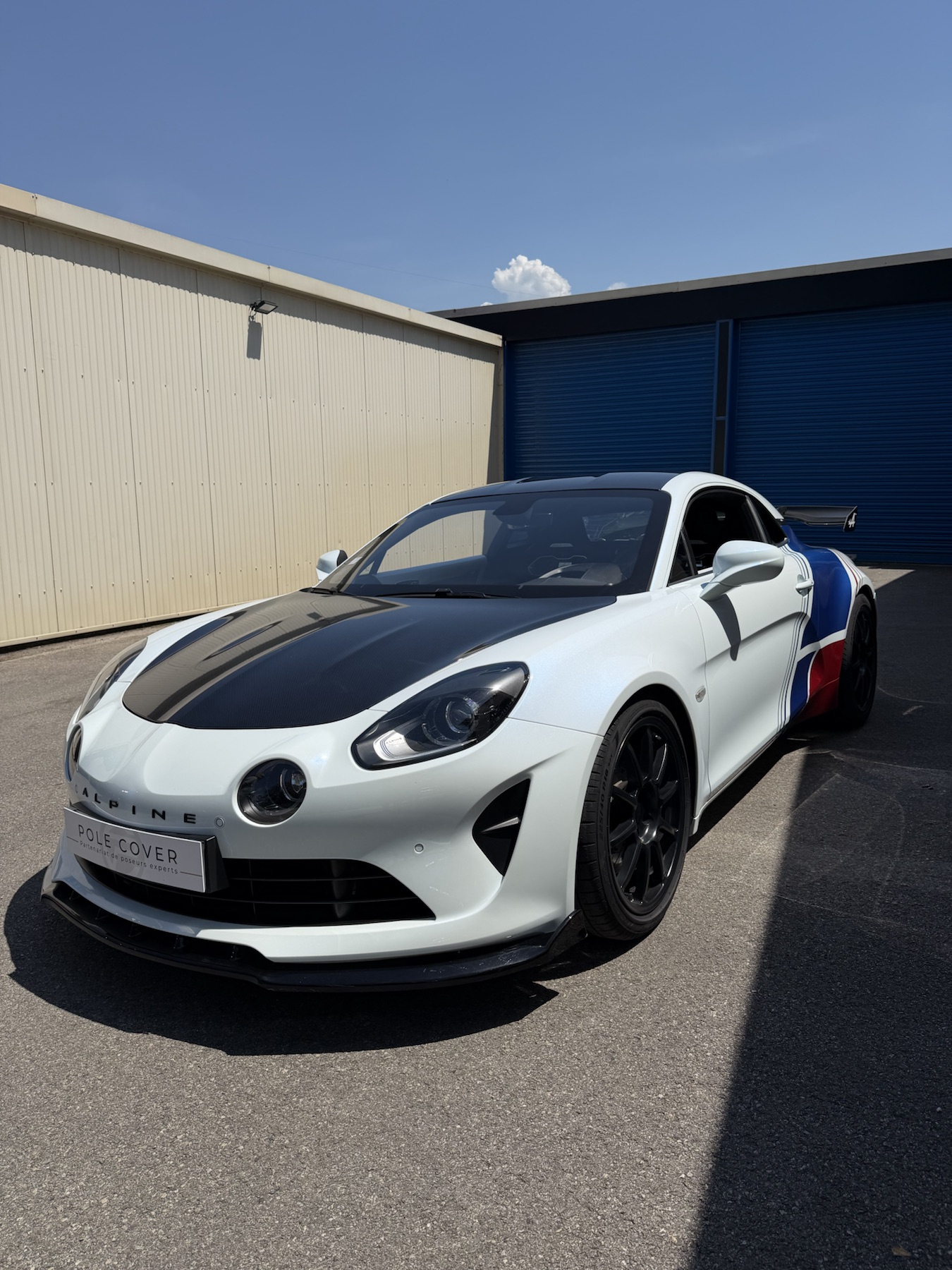 Véhicule blanc personnalisée par Atelier Wrapping